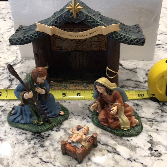 Thomas Kinkade “The Holy Family & Holy Night Crèche” sculpture set - Picture 2 of 15